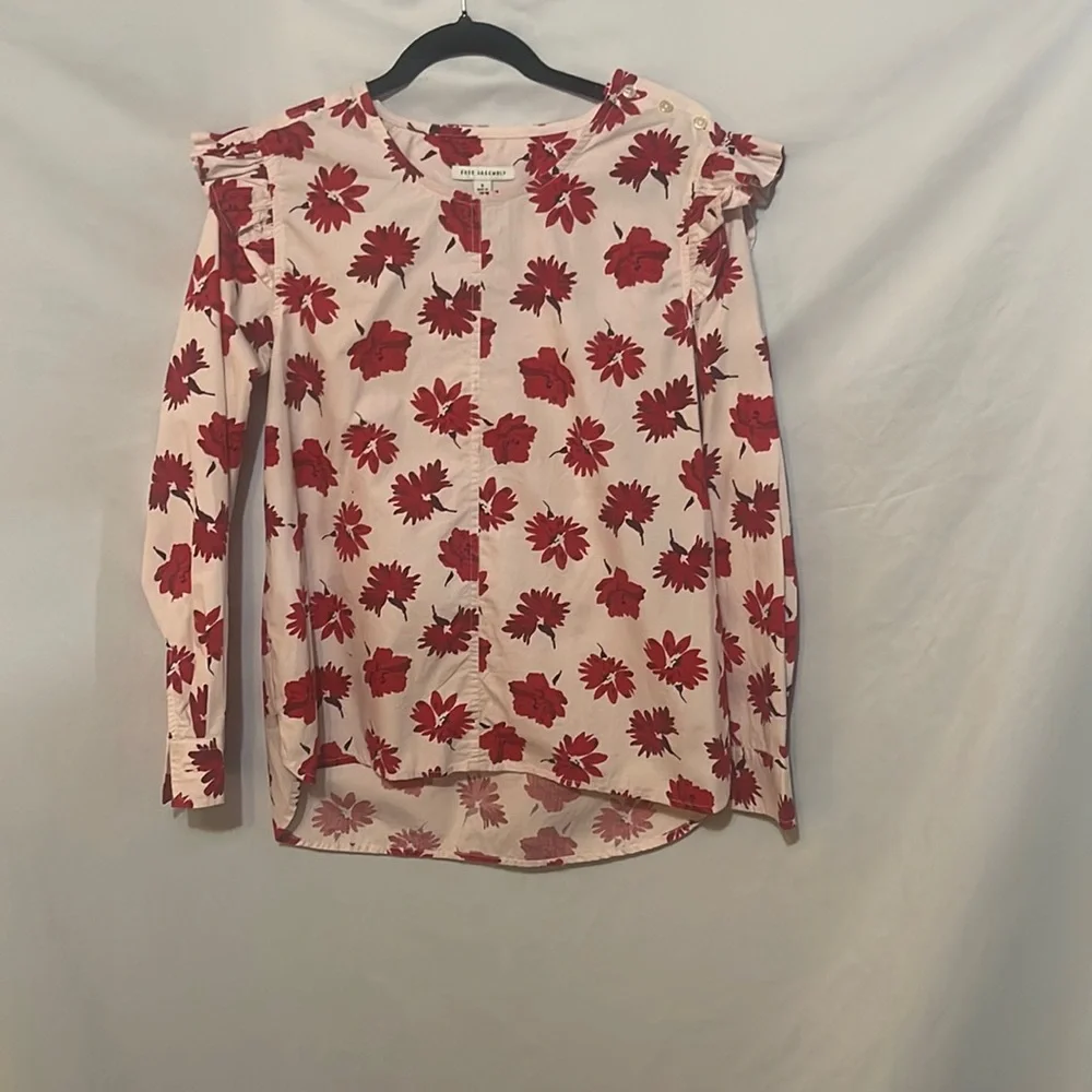 Free Assembly blouse - Picture 1 of 1